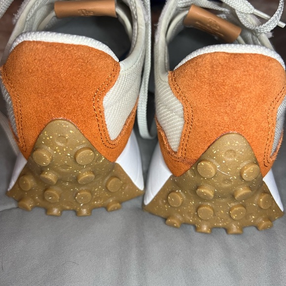 New Balance classics 327. White Cream and tan. Women’s 8. - Picture 3 of 16